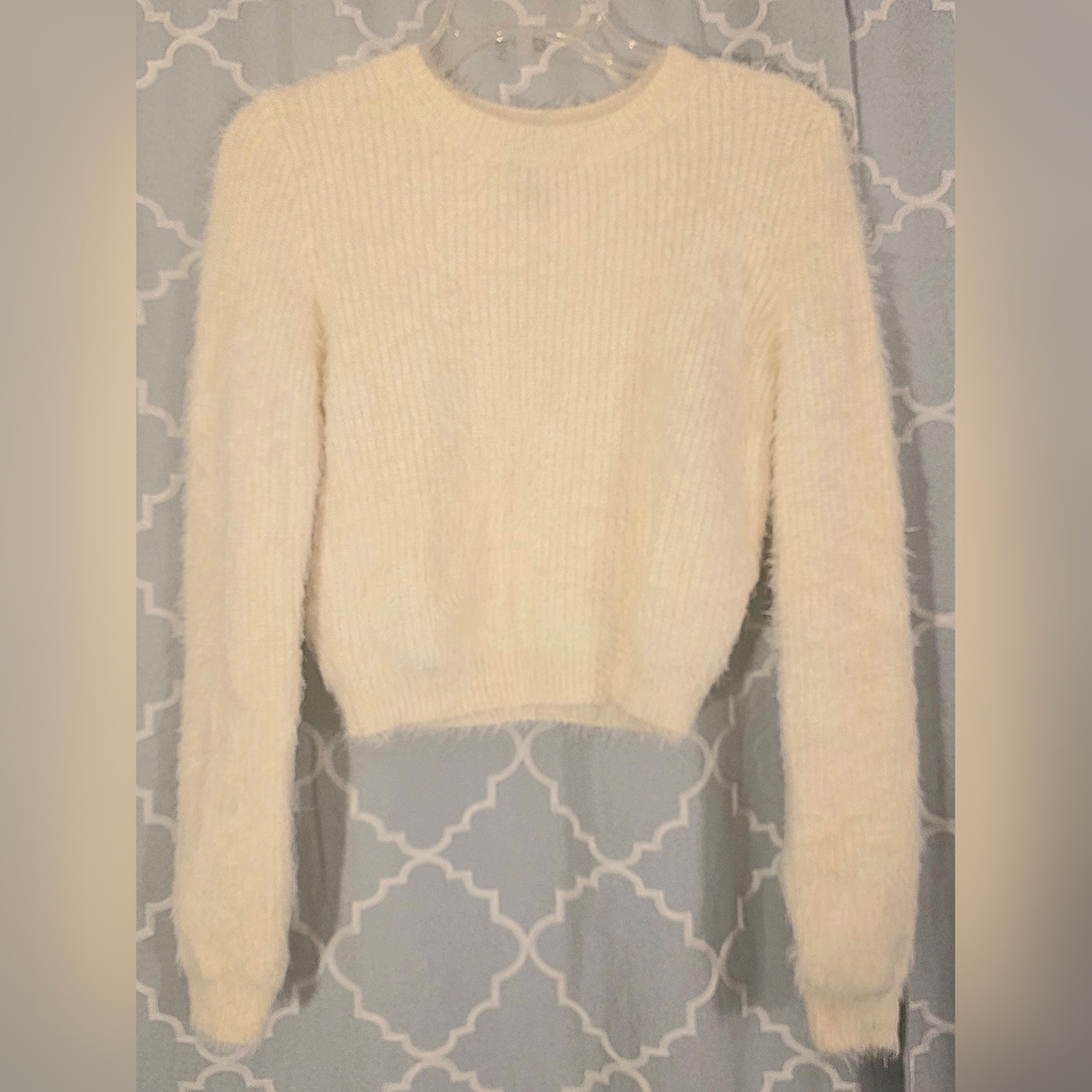 Forever 21 Women's Crew Neck FUZZY Sweater